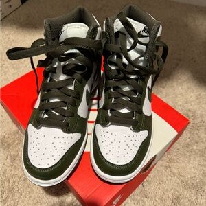 Nike Dunk High.